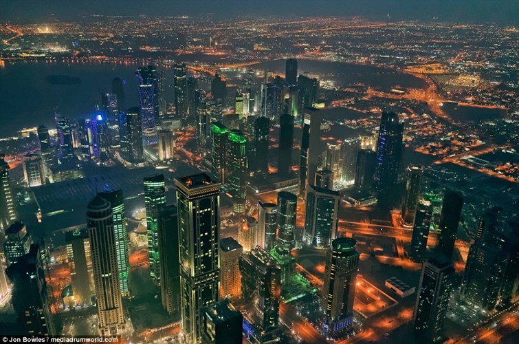 Cận cảnh những tòa nhà cao tầng tại thành phố Doha, Qatar. (Nguồn: Daily Mail)